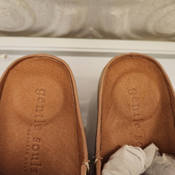 Gentle Souls by Kenneth Cole Henley Clogs. Gold Metallic. NWOT. Size 7 - Picture 5 of 10